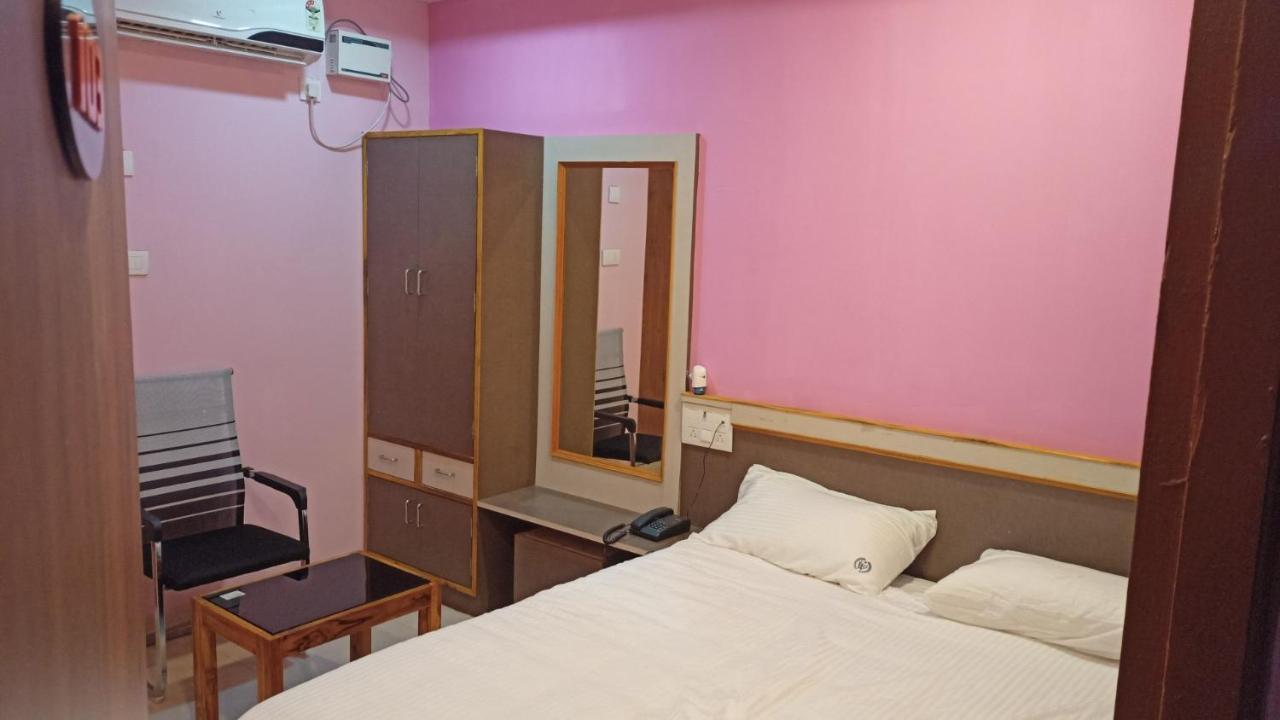 Aarthi Residency Hotel Karaikkudi Exterior photo
