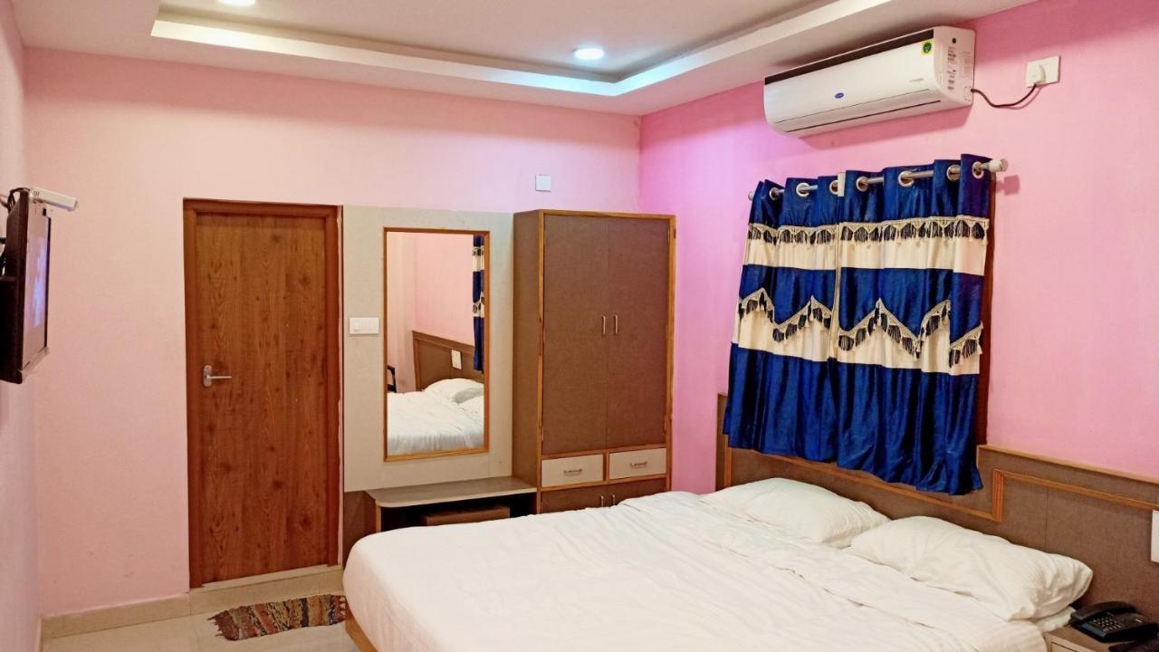 Aarthi Residency Hotel Karaikkudi Exterior photo