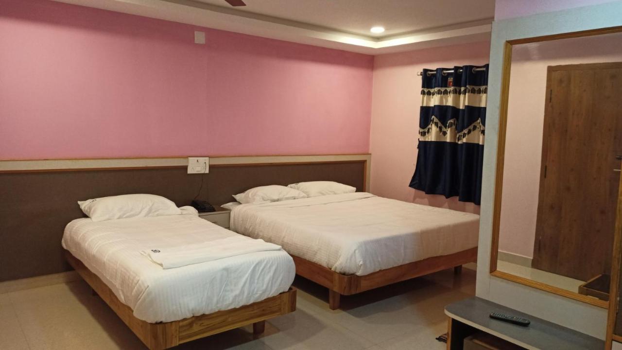 Aarthi Residency Hotel Karaikkudi Exterior photo