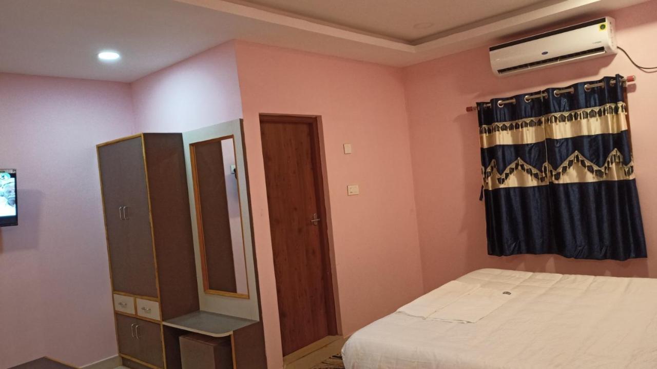 Aarthi Residency Hotel Karaikkudi Exterior photo