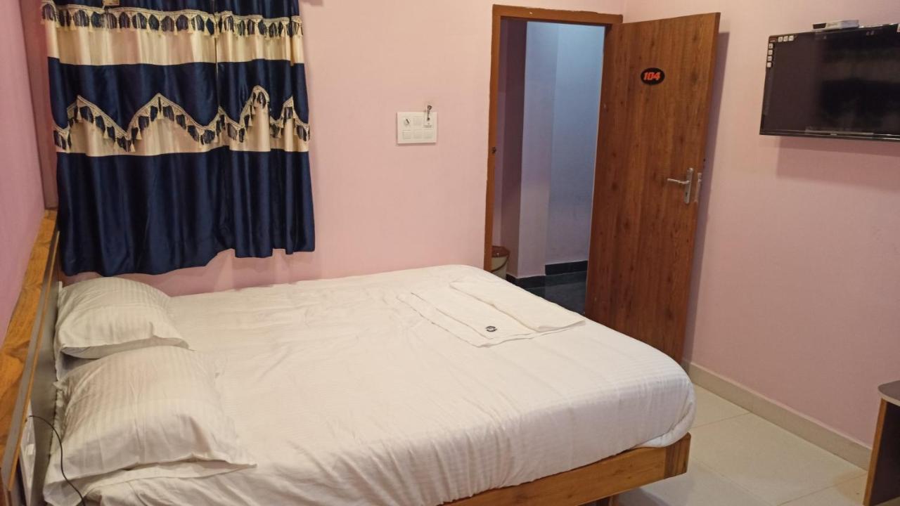 Aarthi Residency Hotel Karaikkudi Exterior photo