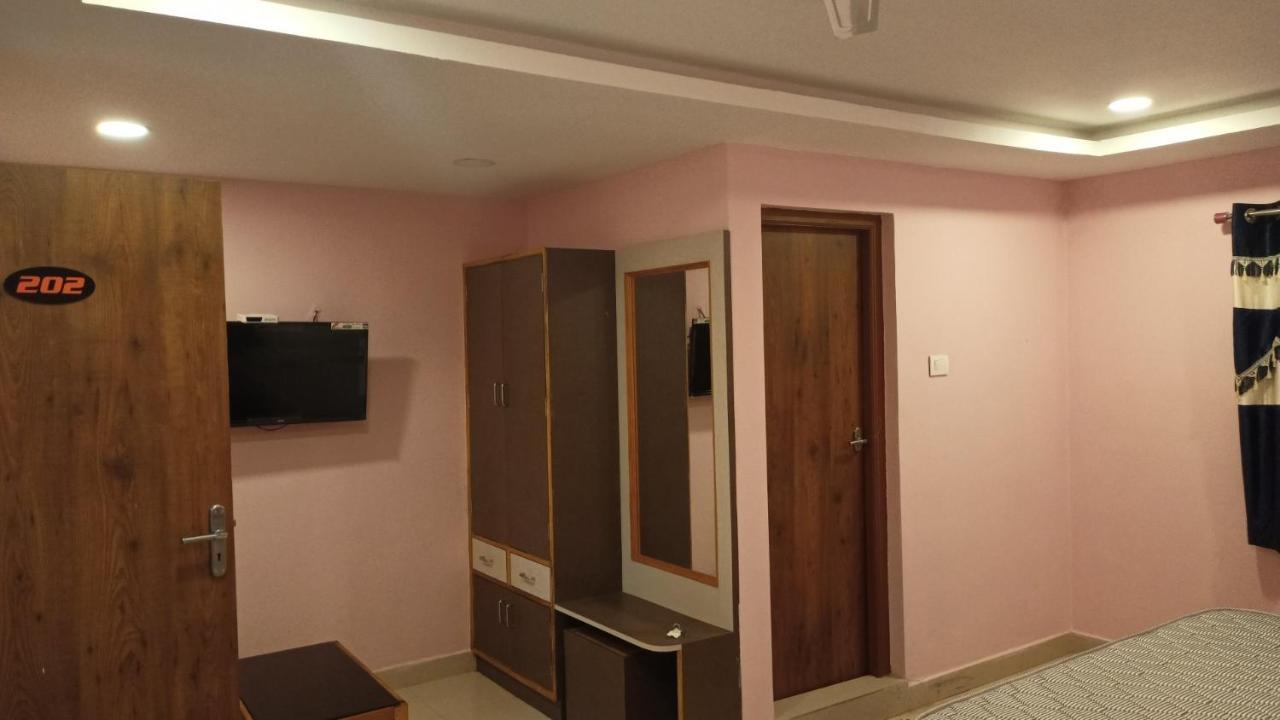 Aarthi Residency Hotel Karaikkudi Exterior photo